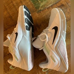 Woman’s Nike trainers size 9 NWOB